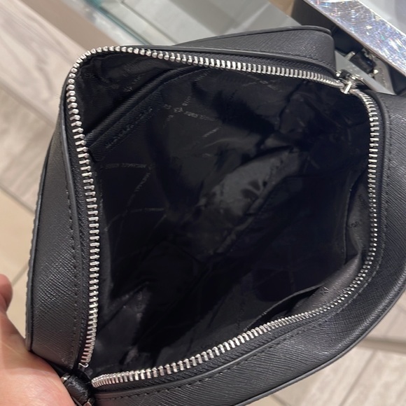 Michael Kors Jet Set Item Large East West Zip Crossbody Leather Black/Silver - Picture 8 of 16